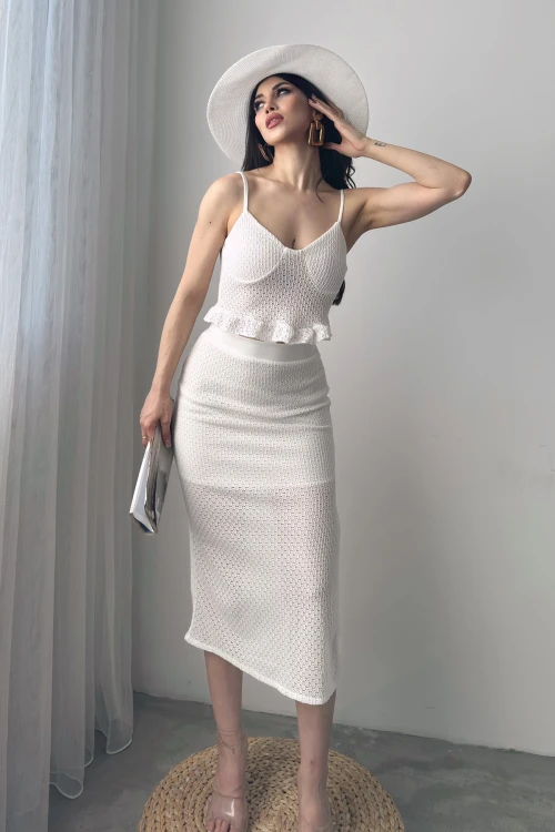 Beyaz Fırfır Detaylı Crop Bluz Ve Etek Triko İkili Takım BCDF-241082