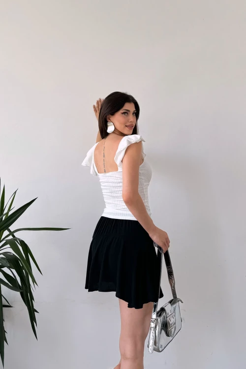 Beyaz Kruvaze Yaka Omuzu Volanlı Bluz BCDF-251091