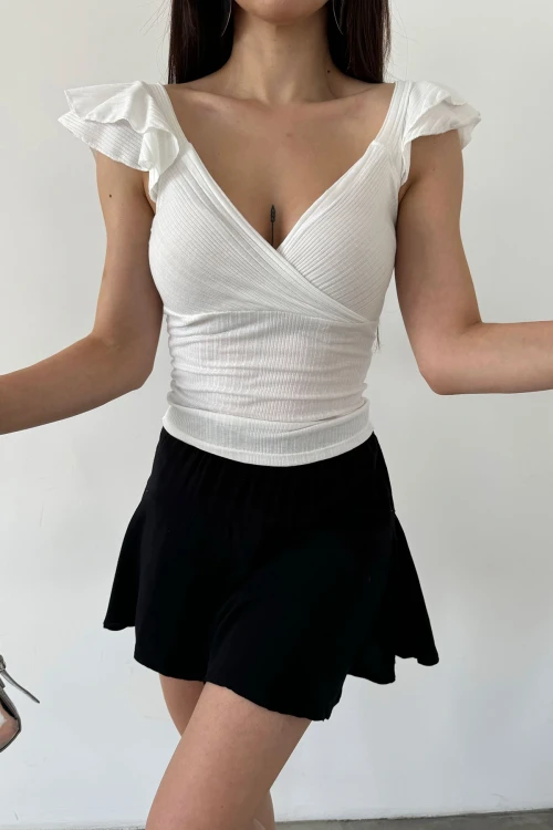 Beyaz Kruvaze Yaka Omuzu Volanlı Bluz BCDF-251091