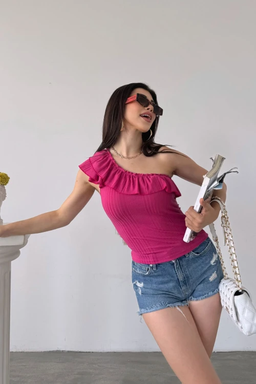 Fuşya Tek Omuz Fırıfır Detaylı Bluz BCDF-251088