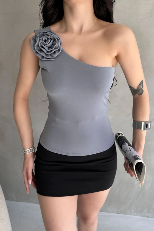 Gri Tek Omuz Çiçek Detaylı Sandy Bluz  BCDF-252174