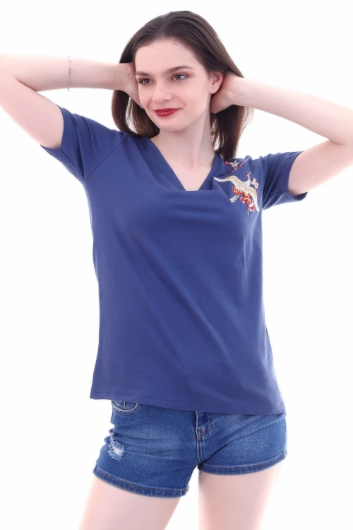 İndigo V Yaka Nakış İşlemeli Boyfriend Kısa Kol Bluz CO-257130562
