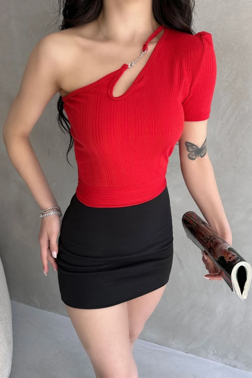 Kırmızı Tek Omuz Zincir Detaylı Crop Bluz BCDF-252179