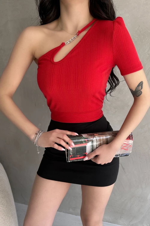 Kırmızı Tek Omuz Zincir Detaylı Crop Bluz BCDF-252179