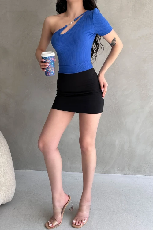 Saks Tek Omuz Zincir Detaylı Crop Bluz