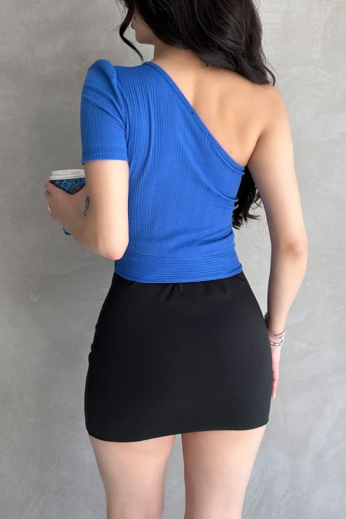 Saks Tek Omuz Zincir Detaylı Crop Bluz