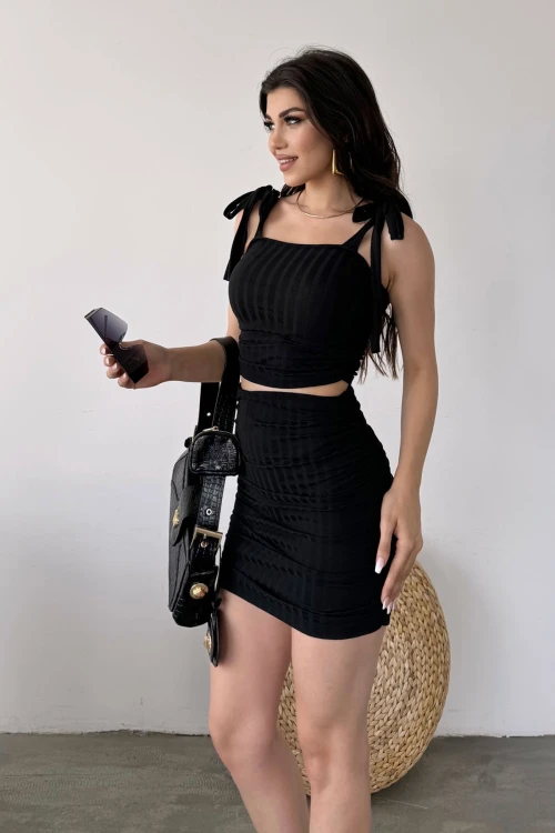 Siyah Bağcık Detaylı Crop Bluz Ve Etek İkili Takım