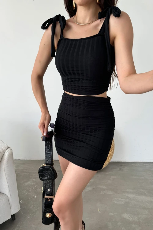 Siyah Bağcık Detaylı Crop Bluz Ve Etek İkili Takım