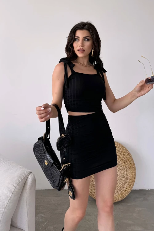 Siyah Bağcık Detaylı Crop Bluz Ve Etek İkili Takım