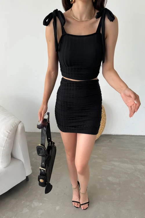 Siyah Bağcık Detaylı Crop Bluz Ve Etek İkili Takım