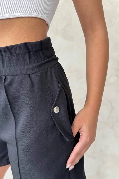 Siyah Çift Cepli Beli Fırfırlı Önü Çimalı Keten Şort BCHN-2525834