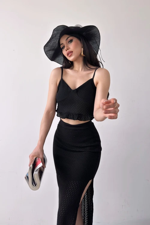 Siyah Fırfır Detaylı Crop Bluz Ve Etek Triko İkili Takım BCDF-241082