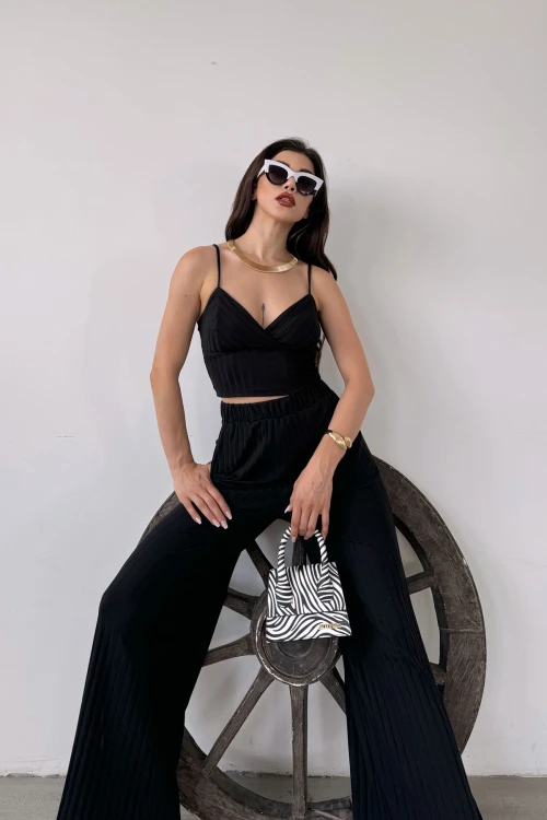 Siyah İp Askılı Crop Bluz Ve Yırtmaç Detaylı Pantolon İkili Takım BCDF-251084