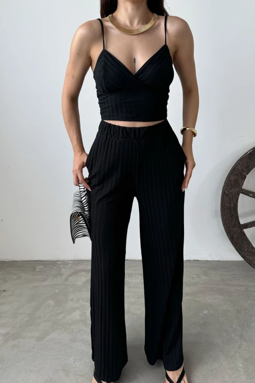 Siyah İp Askılı Crop Bluz Ve Yırtmaç Detaylı Pantolon İkili Takım BCDF-251084