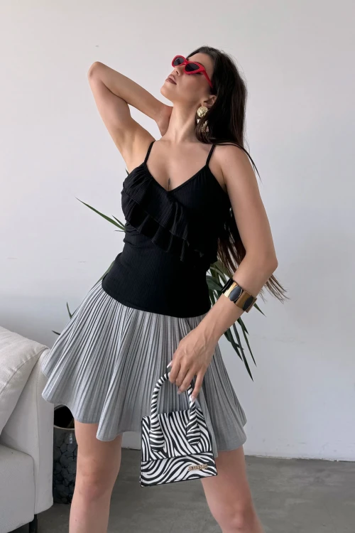 Siyah İp Askılı Volan Detaylı Bluz BCDF-251089