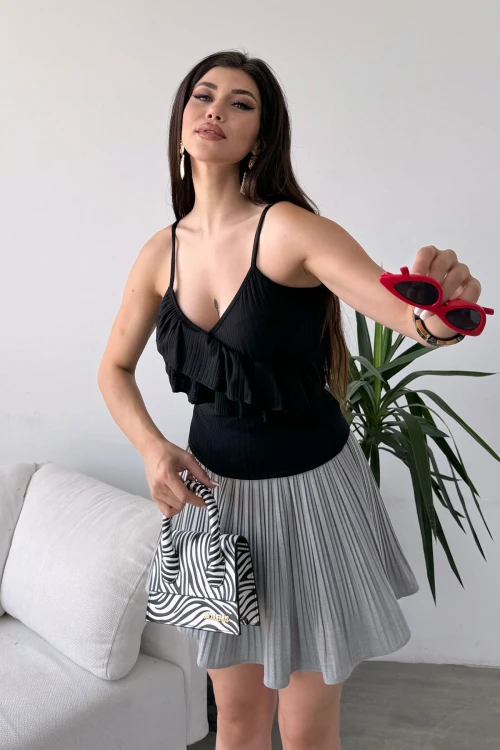 Siyah İp Askılı Volan Detaylı Bluz BCDF-251089