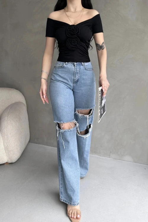 Siyah Kayık Yaka Gül Detaylı Crop Bluz BCDF-252181