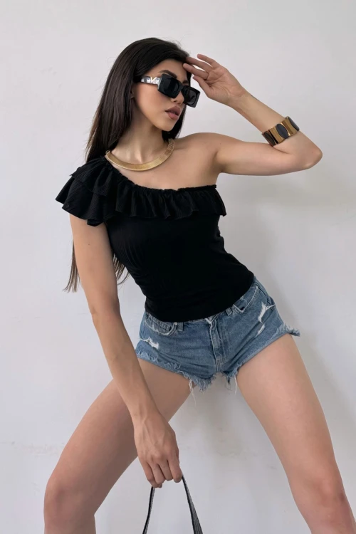 Siyah Tek Omuz Fırıfır Detaylı Bluz