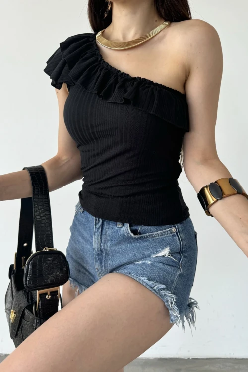 Siyah Tek Omuz Fırıfır Detaylı Bluz