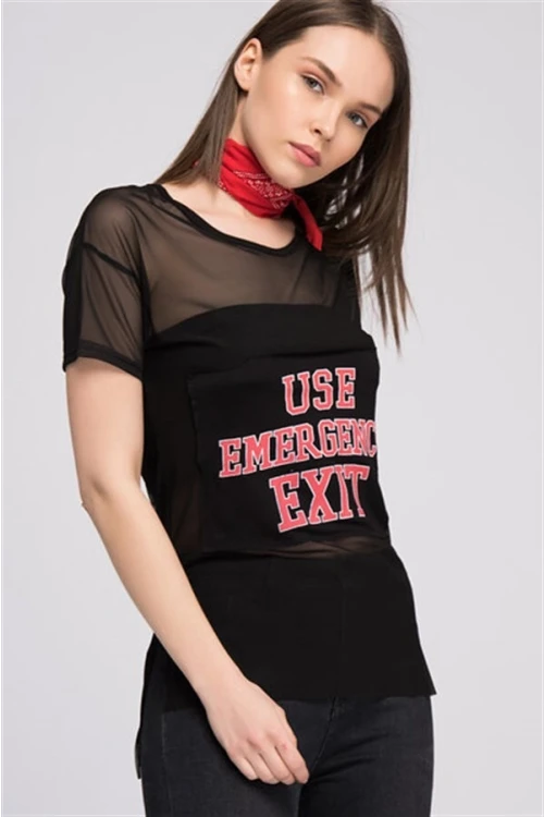 Siyah Tül Baskı Parçalı Yanı Yırtmaçlı Kısa Kol Tişört CO-258070702