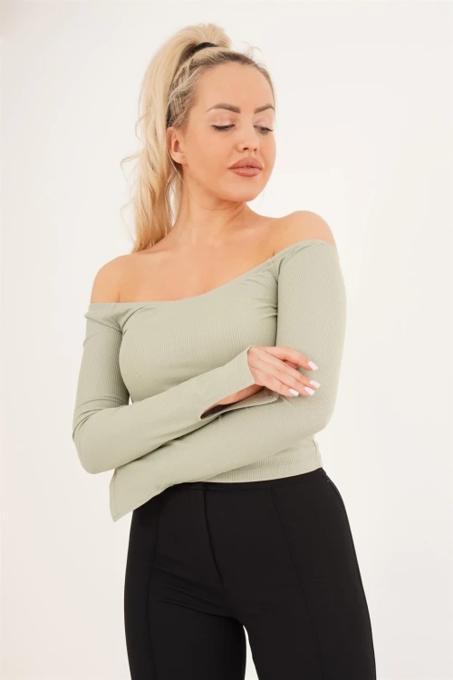 Yeşil Madonna Yaka Bilek Yırtmaçlı Uzun Kol Bluz CO-2523254221