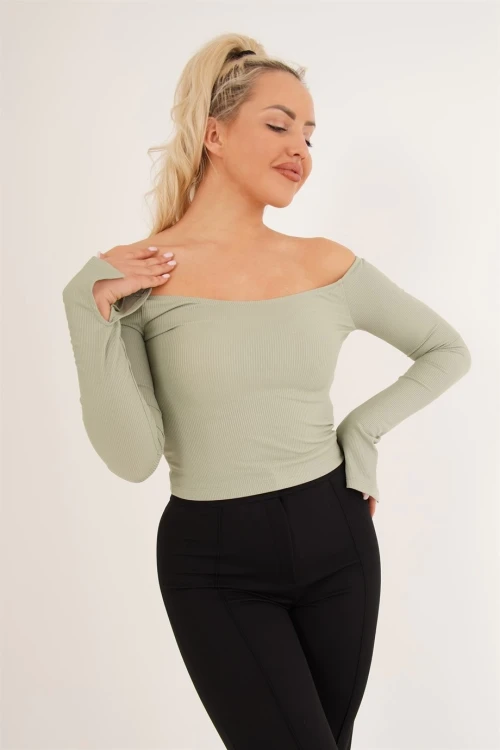 Yeşil Madonna Yaka Bilek Yırtmaçlı Uzun Kol Bluz CO-2523254221
