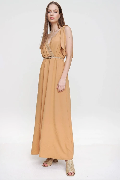 Bej Airobin Omzu Tokalı Hasır Detaylı Beli Büzgülü Uzun Elbise BCBSK-25700-3127