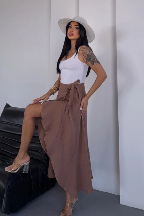 Karamel Beli Bağlamalı Volanlı Kloş Muslin Dokuma Etek BCBT-251006