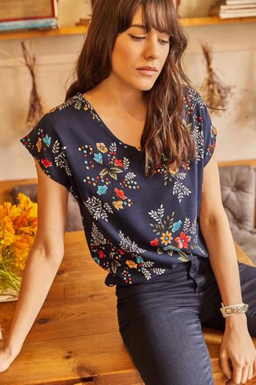 Lacivert Yumuşak Dokulu V Yaka Desenli Bluz BCBSK-25700-K4080