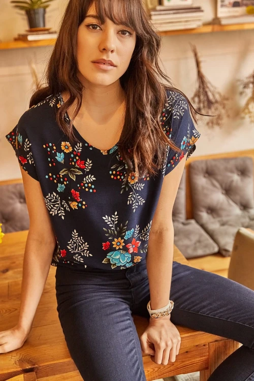 Lacivert Yumuşak Dokulu V Yaka Desenli Bluz BCBSK-25700-K4080