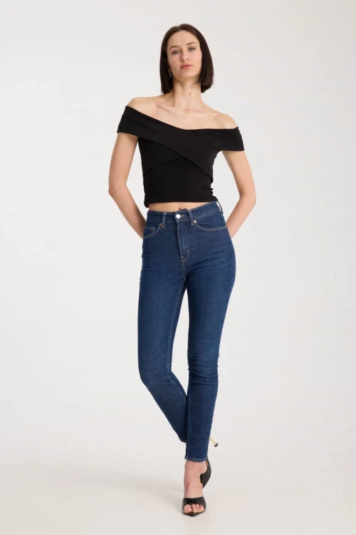 Siyah Düşük Omuz Çapraz Yaka Premium Sandy Bluz BCVS-252002