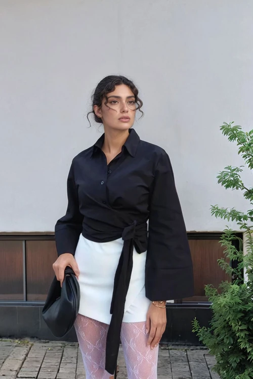 Siyah Geniş Manşetli Kol Detaylı Önü Bağlamalı Poplin Gömlek BCDF-2510000