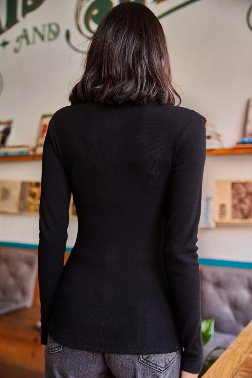 Siyah Yakası Çıtçıtlı Volanlı Uzun Kol Bluz BCBSK-25700-K7113