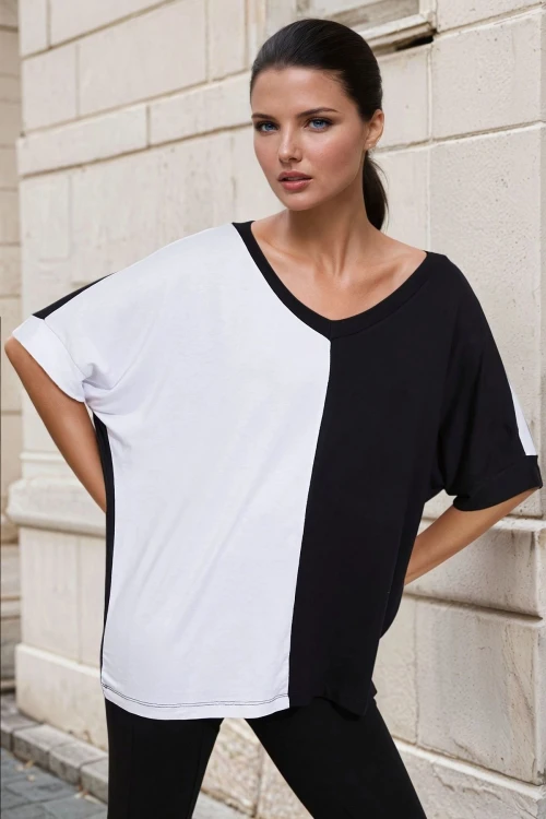 Siyah Yarasa Kol Oversıze V Yaka Bloklu T-Shırt BCBSK-25700-K7440