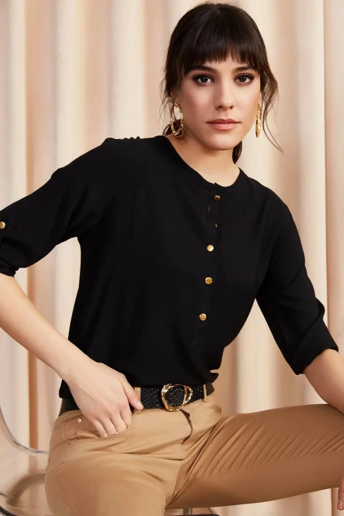 Siyah Yumuşak Dokulu Yarım Patlı Düğmeli Bluz BCBSK-25700-K5131