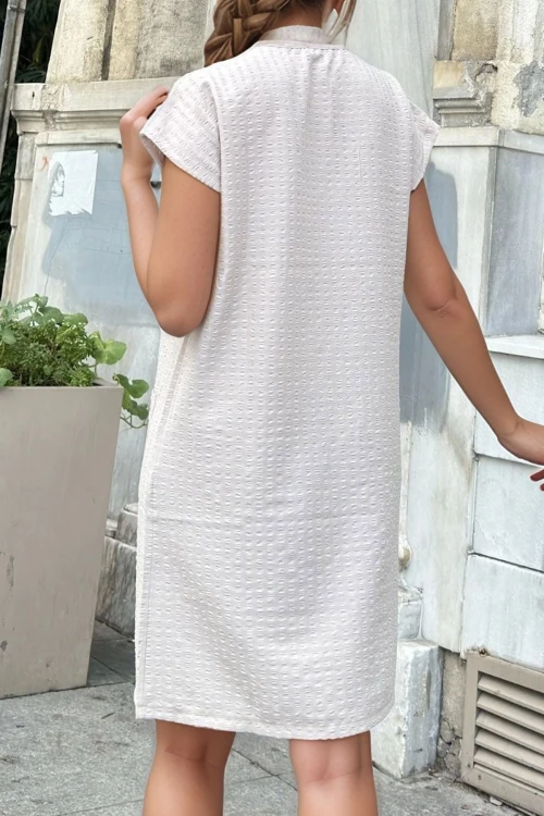 Bej Yakası Yırtmaçlı Cepli Kendinden Yumuşak Dokulu Salaş Elbise BCBSK-25700-3655