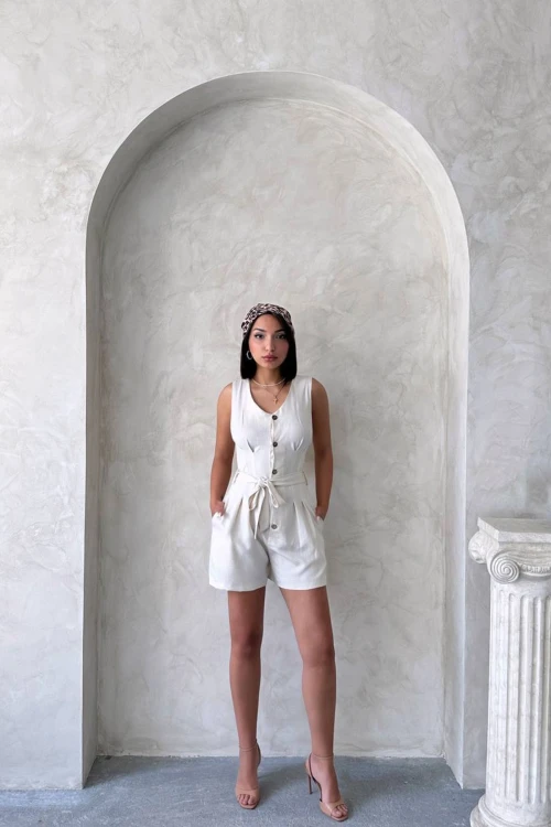 Beyaz Kuşaklı Pileli Düğmeli Şort Tulum BCHN-25255055