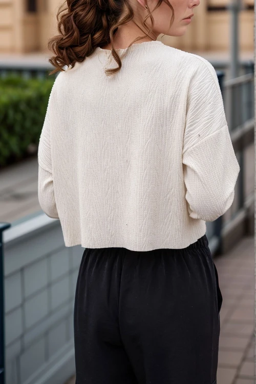 Ekru Kendinden Dokulu Cepli Crop Salaş Sweatshirt BCBSK-25700-3321