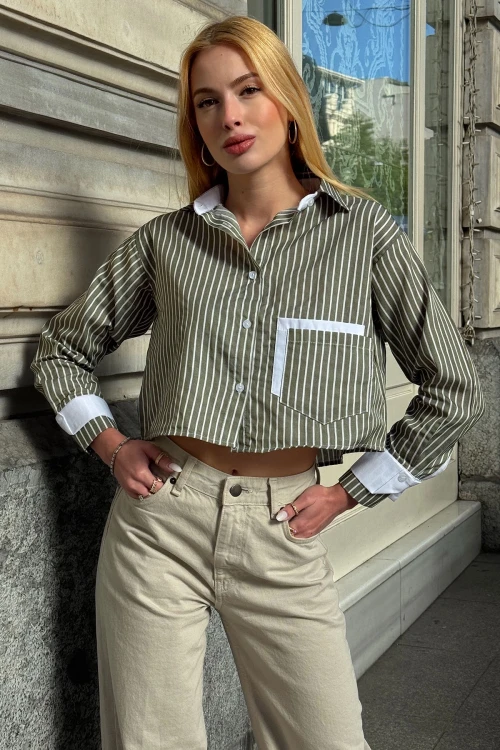 Haki Manşet Ve Cepleri Garnili Çizgili Oversize Crop Dokuma Gömlek BC231036