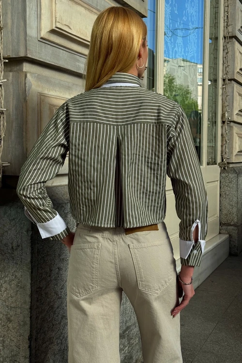 Haki Manşet Ve Cepleri Garnili Çizgili Oversize Crop Dokuma Gömlek BC231036