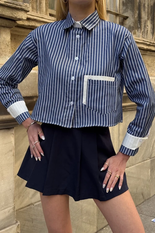 Lacivert Manşet Ve Cepleri Garnili Çizgili Oversize Crop Dokuma Gömlek BC231036