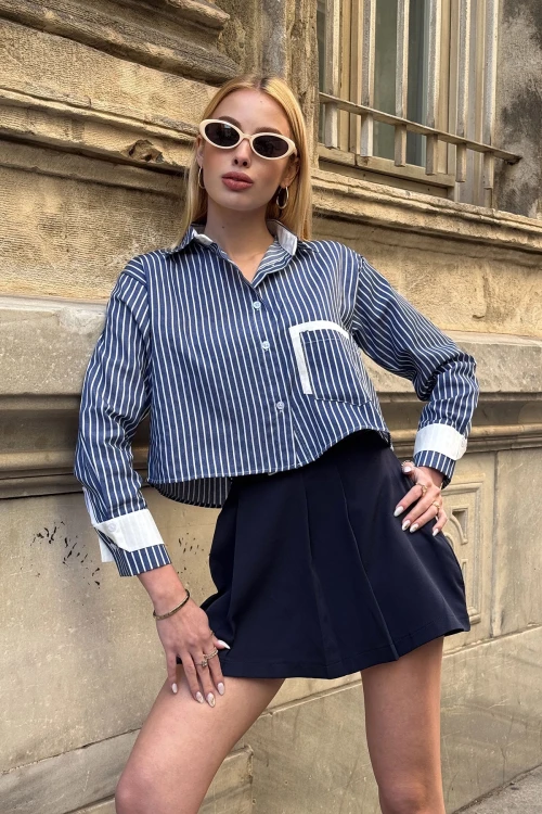 Lacivert Manşet Ve Cepleri Garnili Çizgili Oversize Crop Dokuma Gömlek BC231036