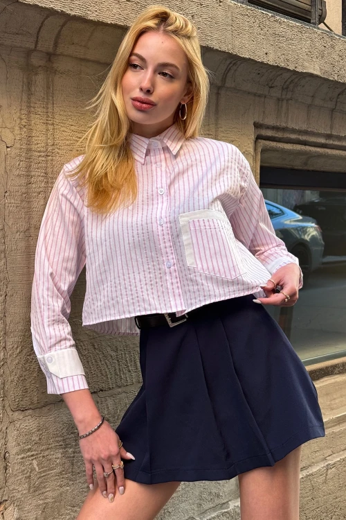 Pembe Çizgili Manşet Ve Cepleri Garnili Çizgili Oversize Crop Dokuma Gömlek BC231036