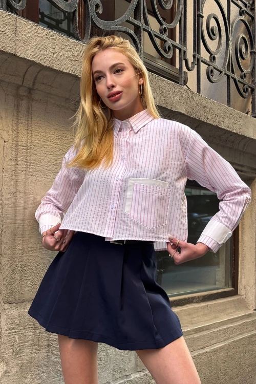 Pembe Çizgili Manşet Ve Cepleri Garnili Çizgili Oversize Crop Dokuma Gömlek BC231036