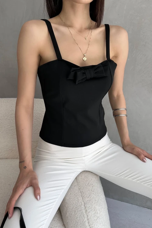 Siyah Askılı Fiyonk Süs Detaylı Dokuma Bluz BCDF-252190