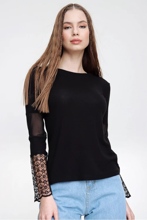 Siyah Bisiklet Yaka Tül Detaylı Bluz BCBSK-25700-T4008-1120