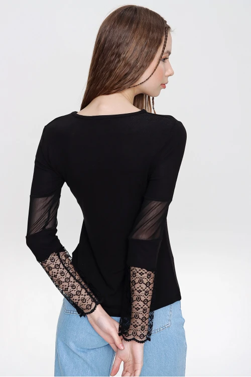 Siyah Bisiklet Yaka Tül Detaylı Bluz BCBSK-25700-T4008-1120