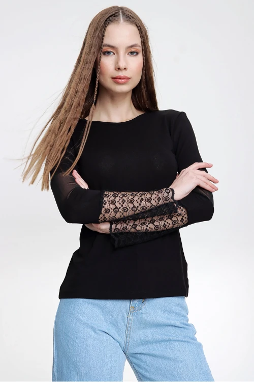 Siyah Bisiklet Yaka Tül Detaylı Bluz BCBSK-25700-T4008-1120