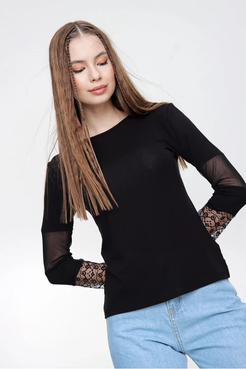 Siyah Bisiklet Yaka Tül Detaylı Bluz BCBSK-25700-T4008-1120