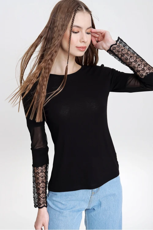 Siyah Bisiklet Yaka Tül Detaylı Bluz BCBSK-25700-T4008-1120